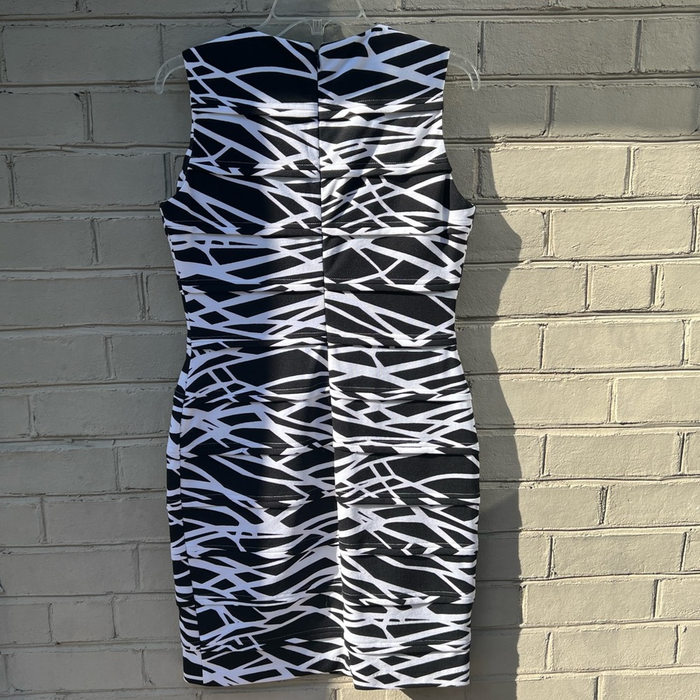NWOT Calvin Klein Size 8 Black & White Bandage Dress - Picture 10 of 11